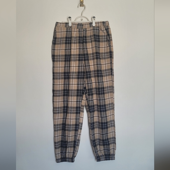A plaid joggers by Shein - Picture 1 of 8